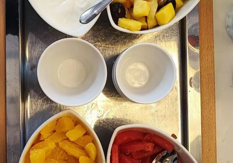 Fotos del hotel Elysées Bassano:  16