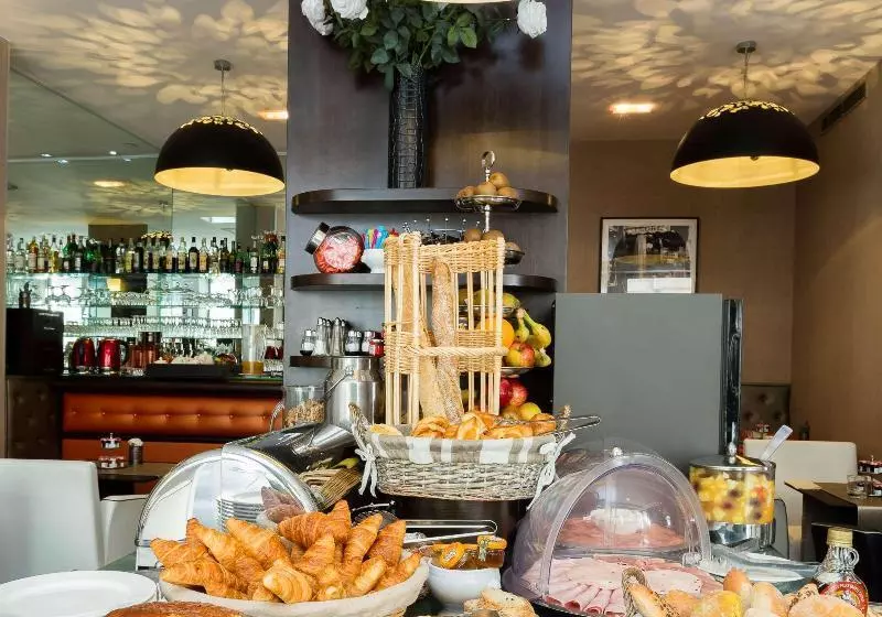 Fotos del hotel Elysées Bassano:  5