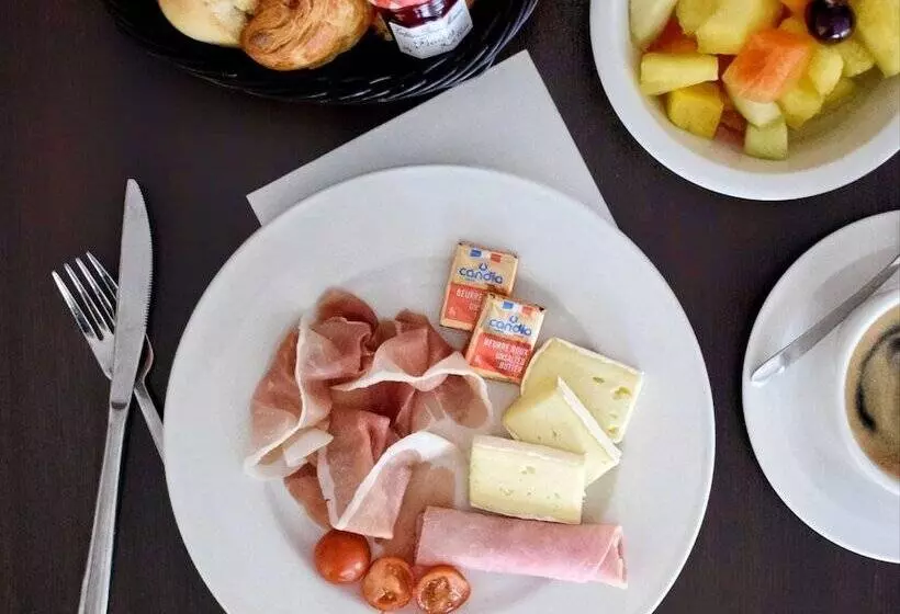 Fotos del hotel Kyriad Grenoble Centre:  4