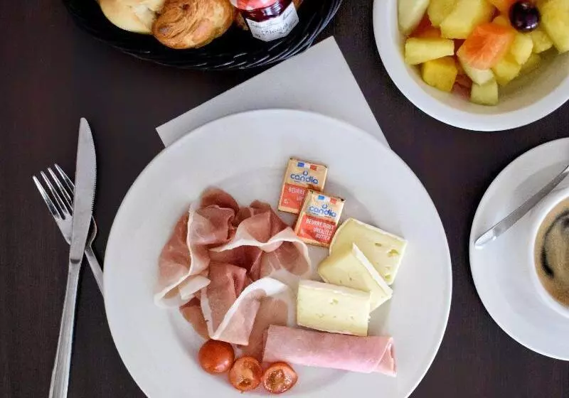 Fotos del hotel Kyriad Grenoble Centre:  6