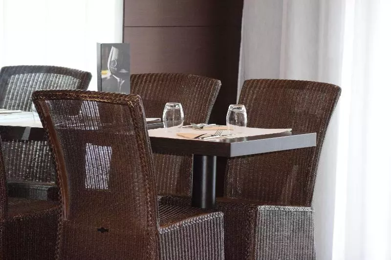 Fotos del hotel Kyriad Grenoble Centre:  10