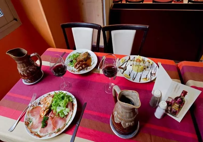 Fotos del hotel Hôtel Saint Etienne:  17