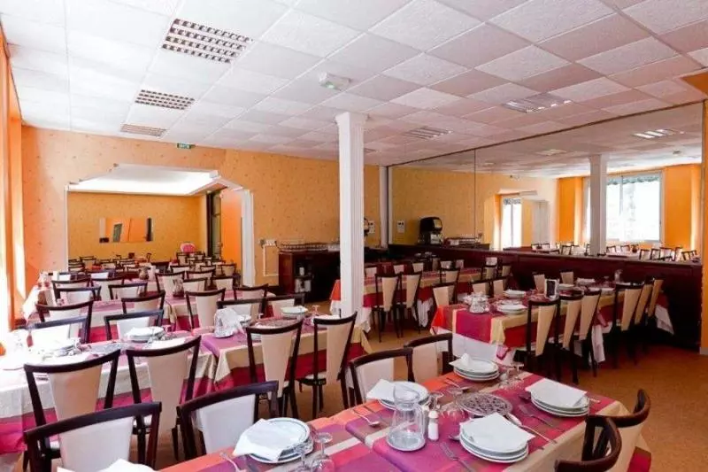 Fotos del hotel Hôtel Saint Etienne:  11