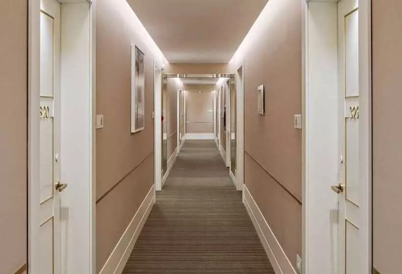 Fotos del hotel The Britannique Hotel Naples, Curio Collection By Hilton:  11