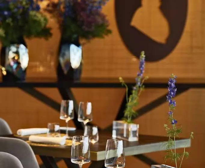 Fotos del hotel The Britannique Hotel Naples, Curio Collection By Hilton:  25