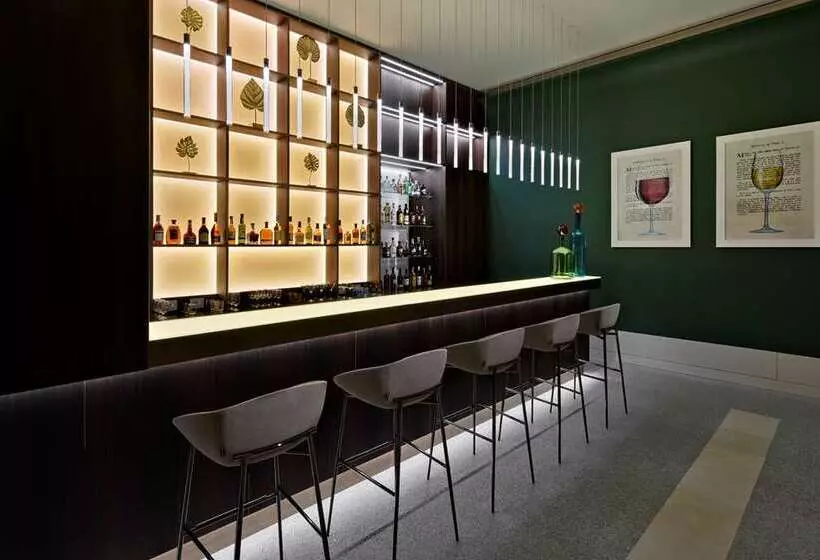 Fotos del hotel The Britannique Hotel Naples, Curio Collection By Hilton:  5