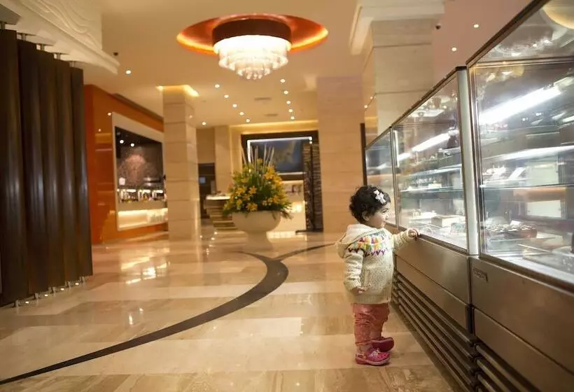 Fotos del hotel The Suryaa New Delhi:  3