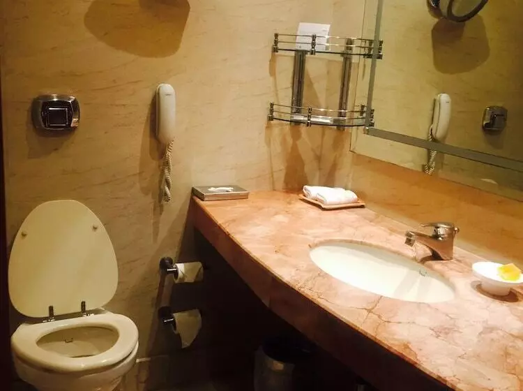 Fotos del hotel The Suryaa New Delhi:  17