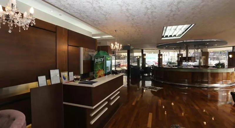 Fotos del hotel Holiday:  6