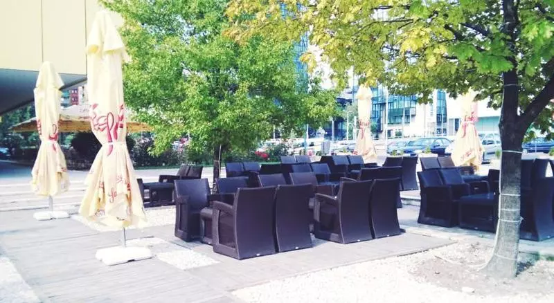 Fotos del hotel Holiday:  8