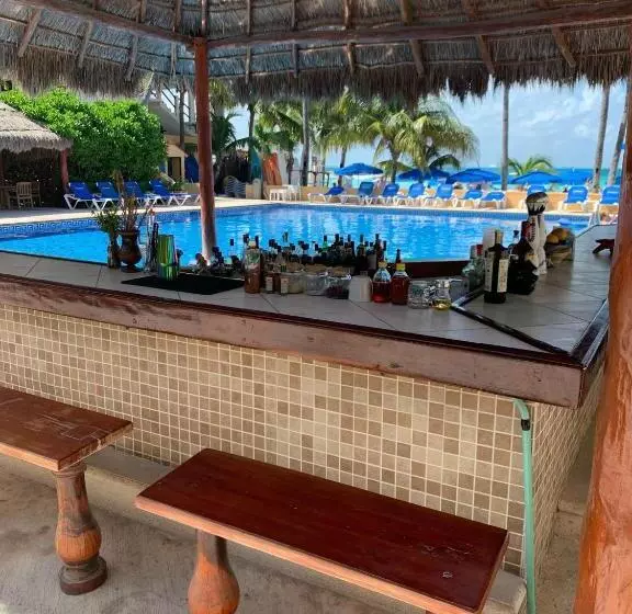 Fotos del hotel Nautibeach Beach Front Condos In North Beach:  3