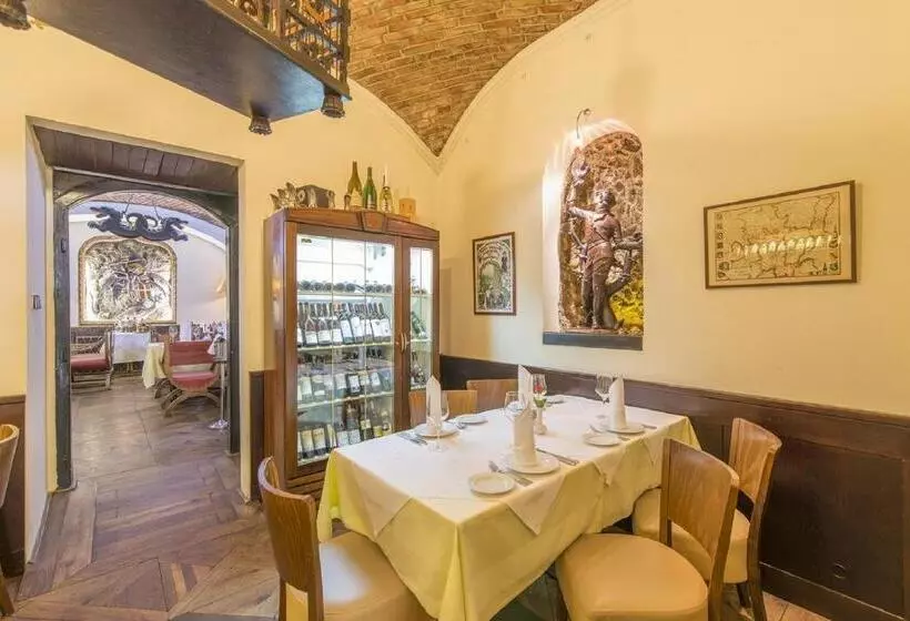 Fotos del hotel Embassy:  3