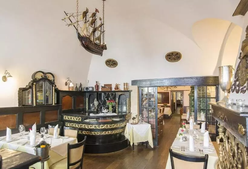 Fotos del hotel Embassy:  11