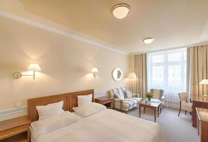 Fotos del hotel Embassy:  14