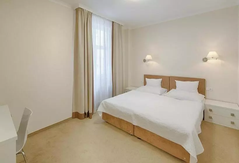 Fotos del hotel Embassy:  12