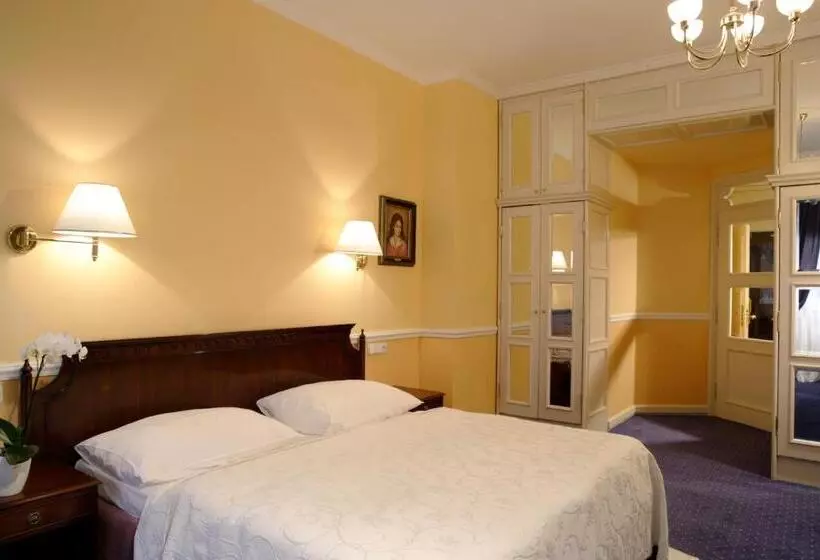 Fotos del hotel Embassy:  10