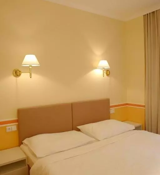 Fotos del hotel Embassy:  18