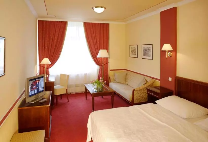 Fotos del hotel Embassy:  21