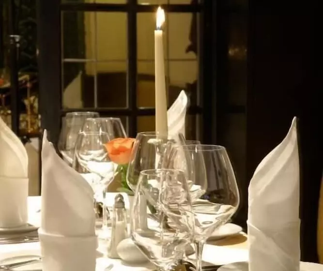 Fotos del hotel Embassy:  19