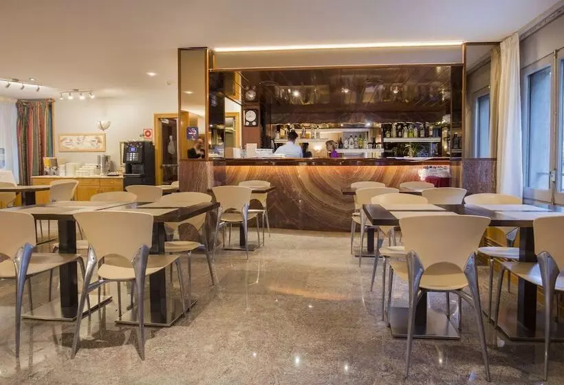 Fotos del hotel YOMO Imperial:  8