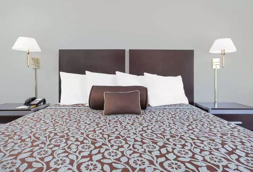 Fotos del hotel Days Inn By Wyndham Market Center Dallas Love Field:  11