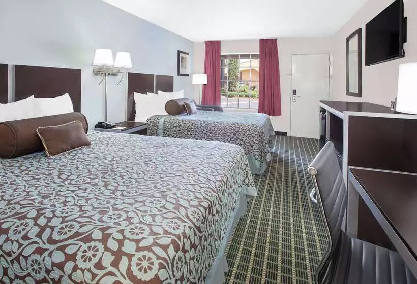 Fotos del hotel Days Inn By Wyndham Market Center Dallas Love Field:  12