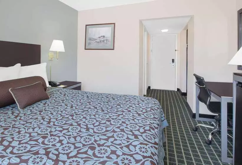 Fotos del hotel Days Inn By Wyndham Market Center Dallas Love Field:  14