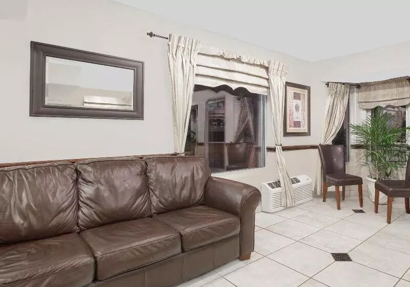 Fotos del hotel Days Inn By Wyndham Market Center Dallas Love Field:  15