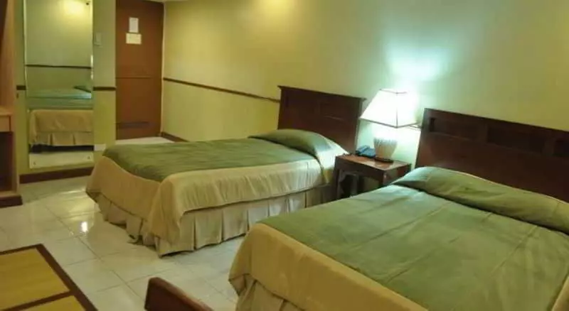 Fotos del hotel Garden Plaza Hotel and Suites:  2