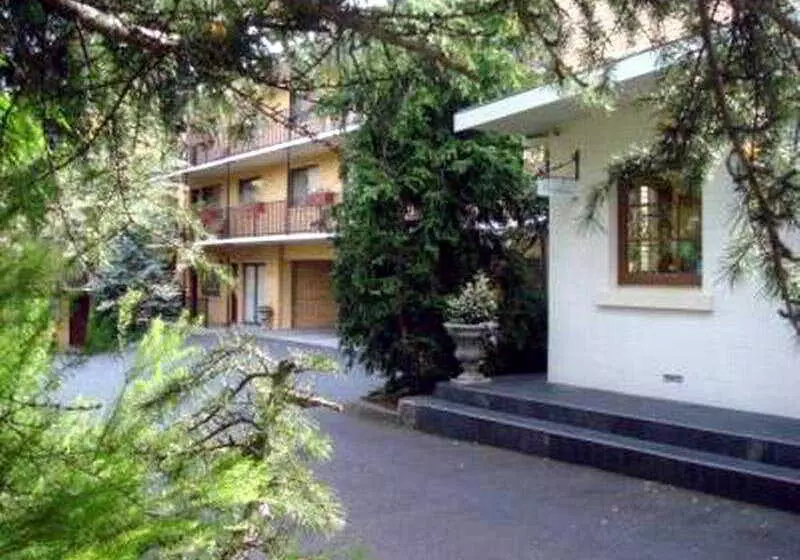 Grosvenor Court Apartments