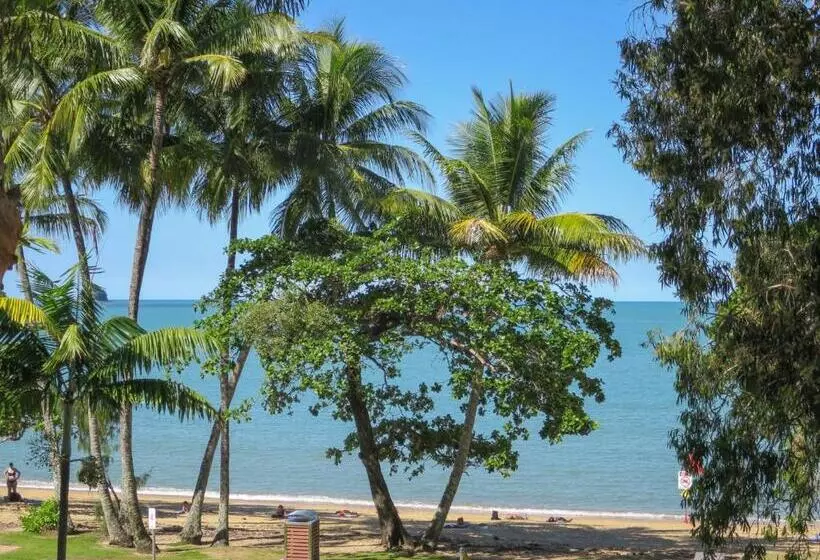 Fotos del hotel Marlin Waters Beachfront Apartments:  19