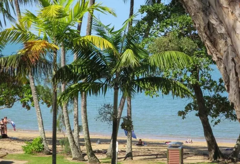 Fotos del hotel Marlin Waters Beachfront Apartments:  14