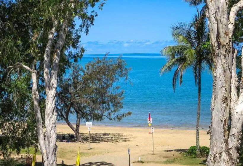 Fotos del hotel Marlin Waters Beachfront Apartments:  20