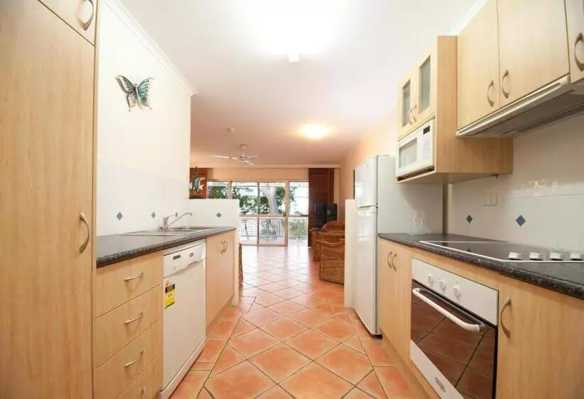 Fotos del hotel Marlin Waters Beachfront Apartments:  4