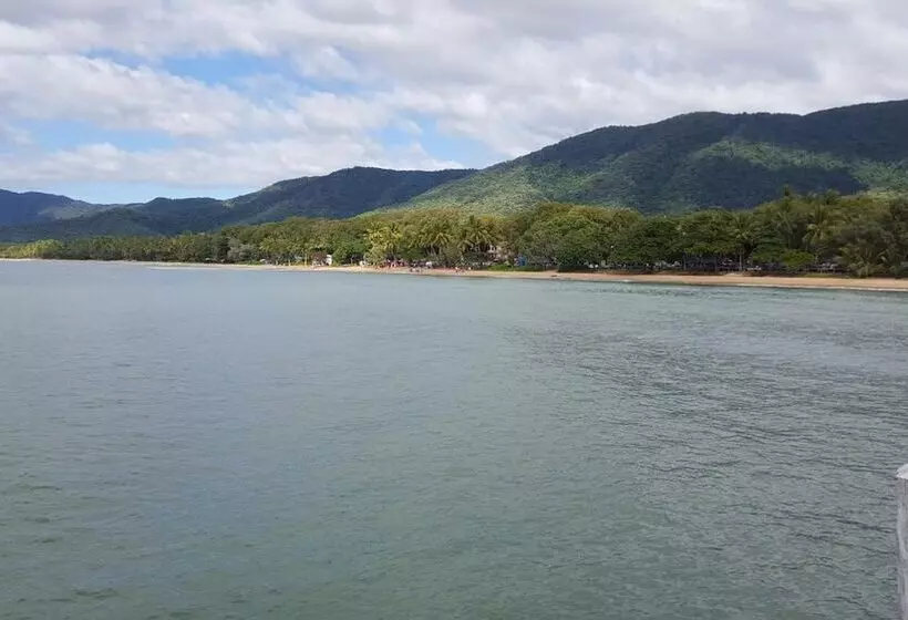 Fotos del hotel Marlin Waters Beachfront Apartments:  18