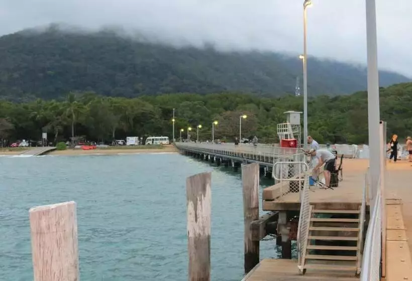 Fotos del hotel Marlin Waters Beachfront Apartments:  2