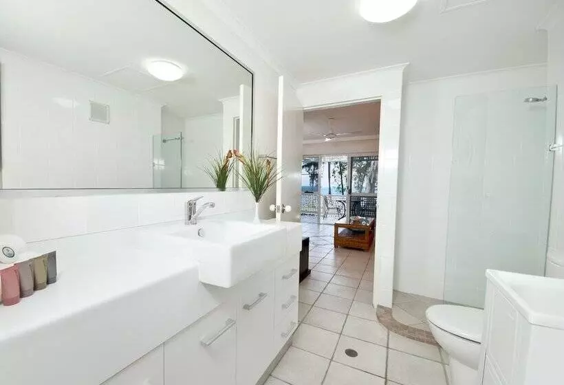 Fotos del hotel Marlin Waters Beachfront Apartments:  5