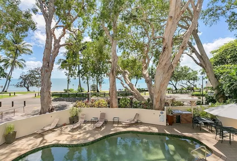 Fotos del hotel Marlin Waters Beachfront Apartments:  23