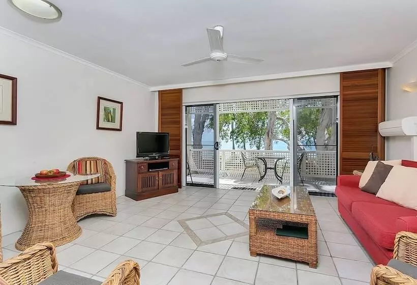 Fotos del hotel Marlin Waters Beachfront Apartments:  11