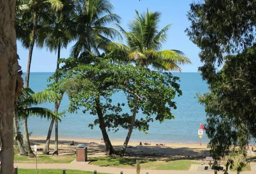 Fotos del hotel Marlin Waters Beachfront Apartments:  25