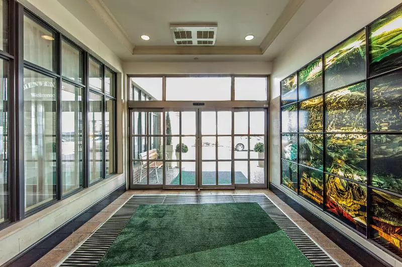 Fotos del hotel Best Western Montreal Aeroport  Airport:  18