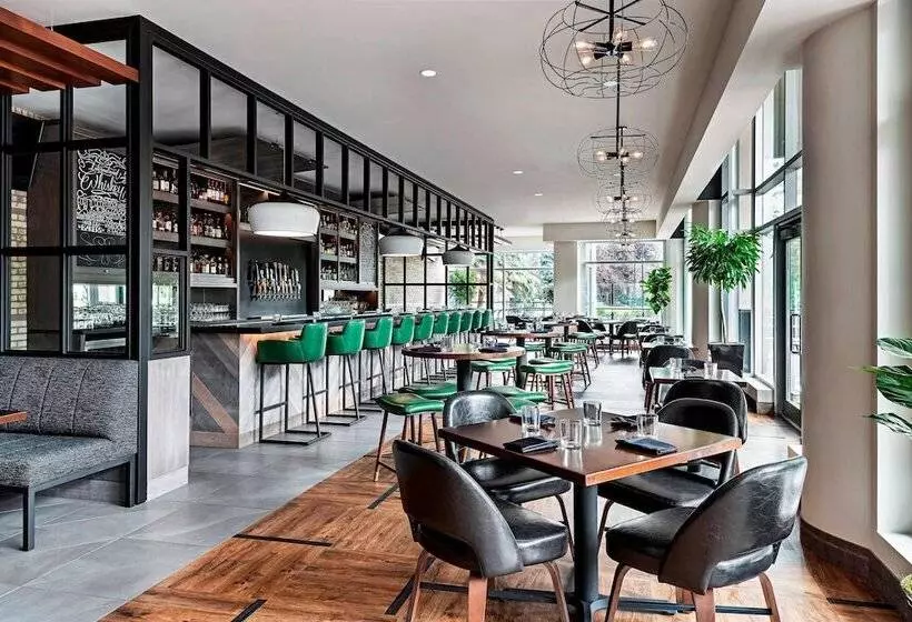 Fotos del hotel Sheraton Suites Calgary Eau Claire:  18