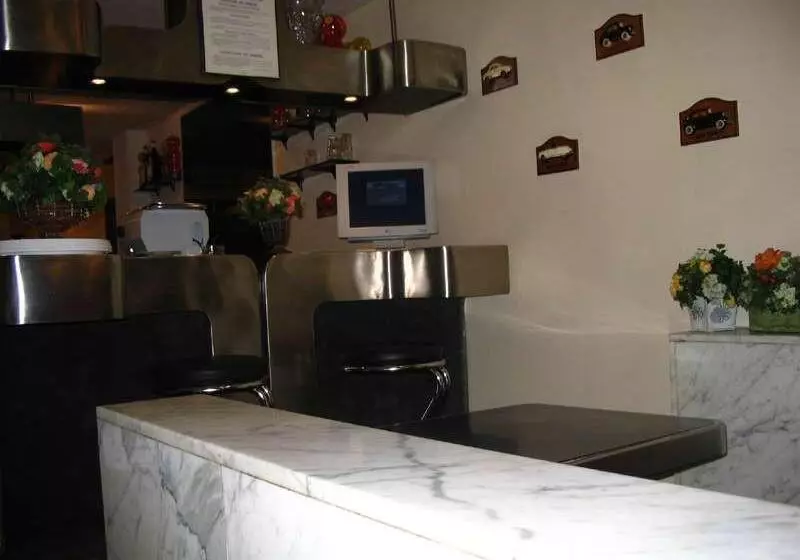 Fotos del hotel Hôtel Des Comédies:  3