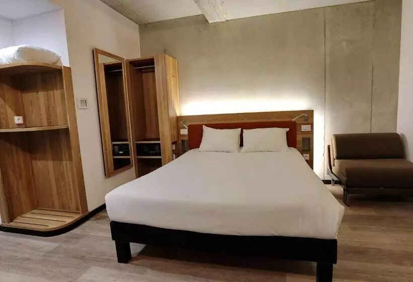 Fotos del hotel Ibis Styles Ajaccio Napoleon:  13