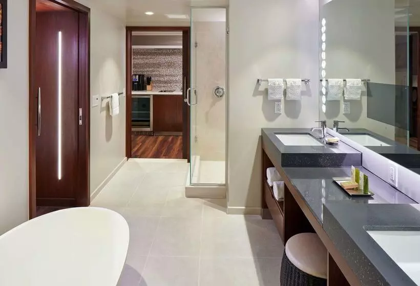 Fotos del hotel Hokulani Waikiki by Hilton Grand Vacations Club:  6