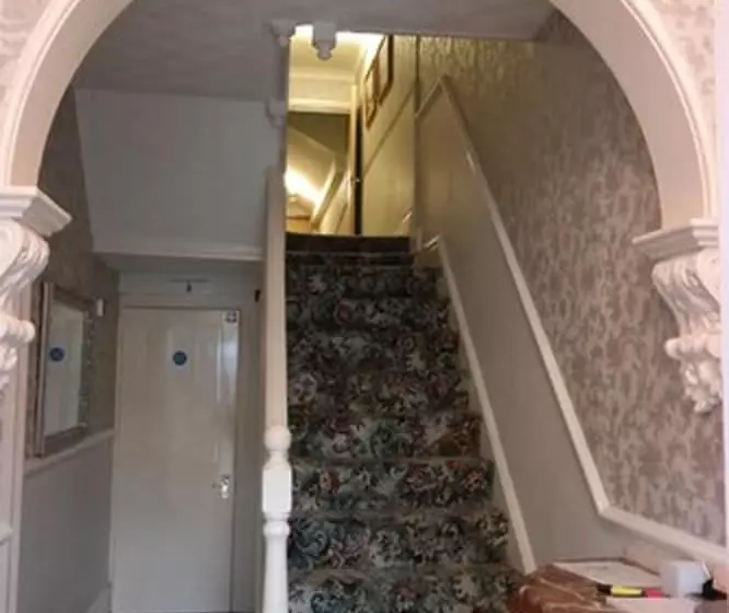 Fotos del hotel Acorn Guest House B&b:  2