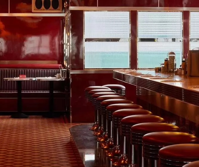 Fotos del hotel The Lafayette Hotel, Swim Club & Bungalows:  24