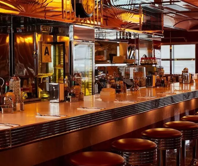 Fotos del hotel The Lafayette Hotel, Swim Club & Bungalows:  21