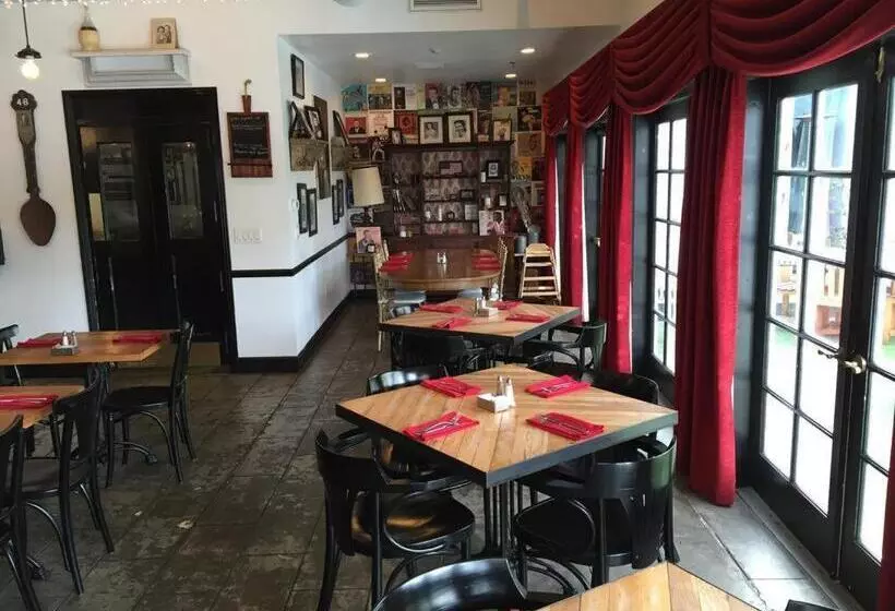 Fotos del hotel The Lafayette Hotel, Swim Club & Bungalows:  23