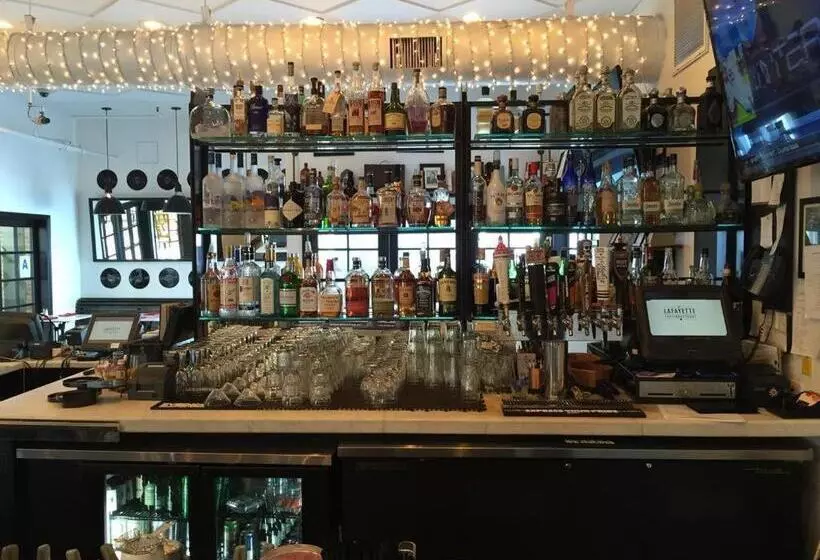 Fotos del hotel The Lafayette Hotel, Swim Club & Bungalows:  7